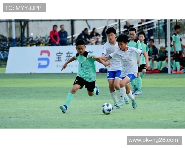 未来足坛之星：下一代足球巨星的崛起与挑战