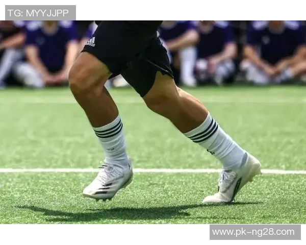 娘化足球球星：重塑经典形象的魅力与挑战解析